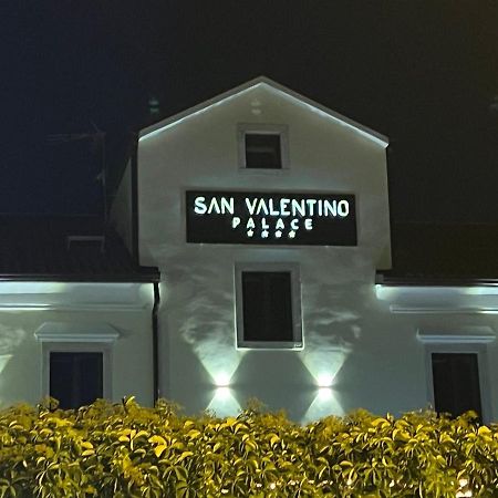 Hotel Palace San Valentino Umag Exterior foto