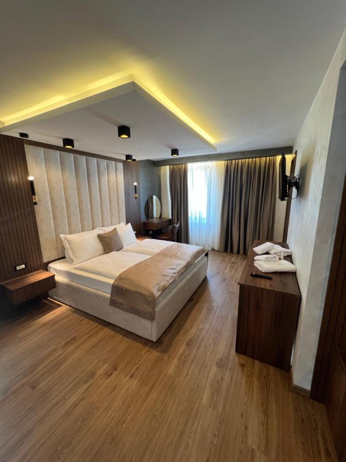 Hotel Palace San Valentino Umag Exterior foto